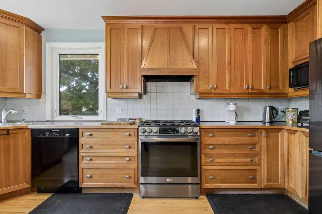 2216 26 Street SW Calgary AB T3E2A5
