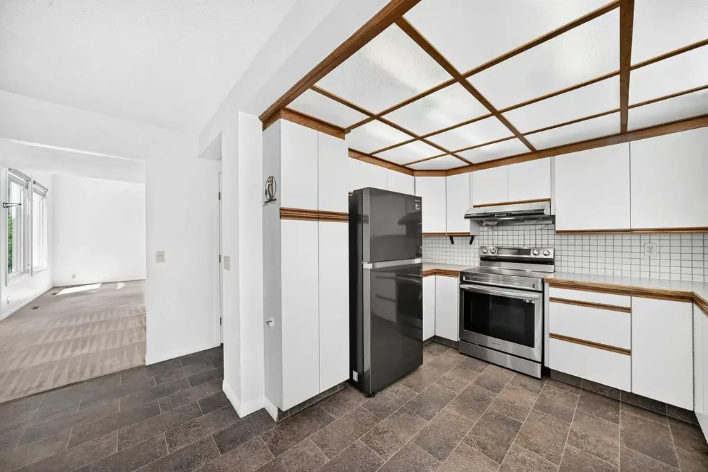 416 Hawkhill Place NW Calgary AB T3G 3H8