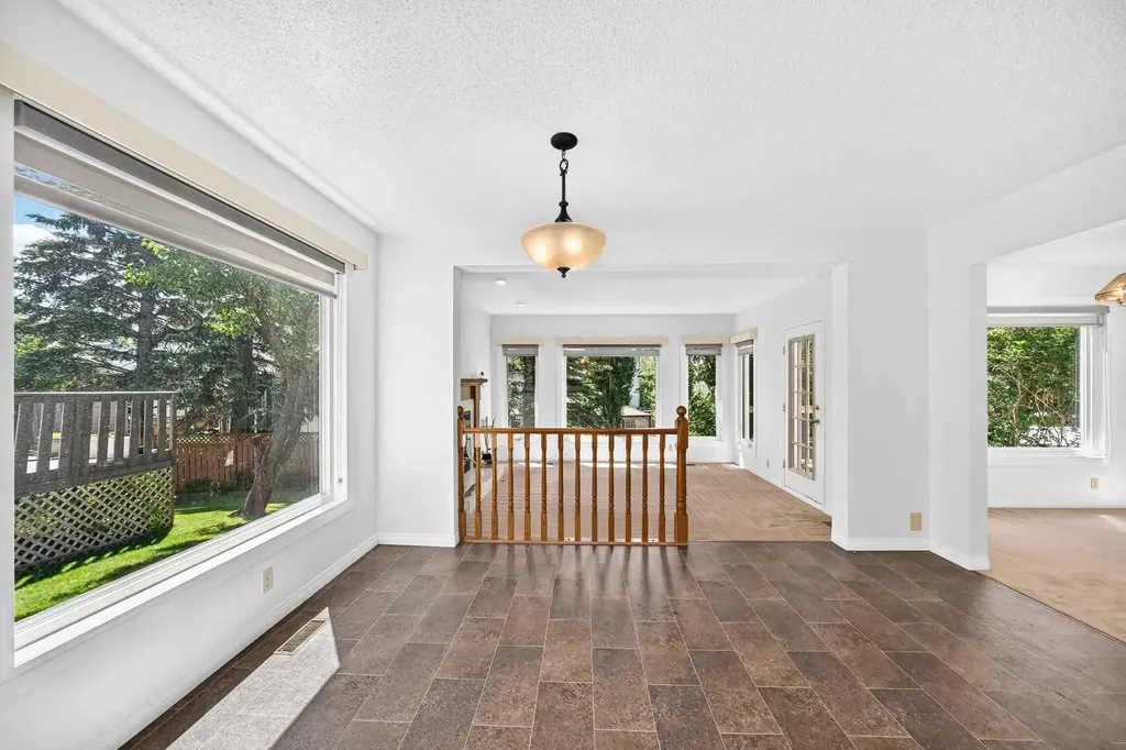 416 Hawkhill Place NW Calgary AB T3G 3H8