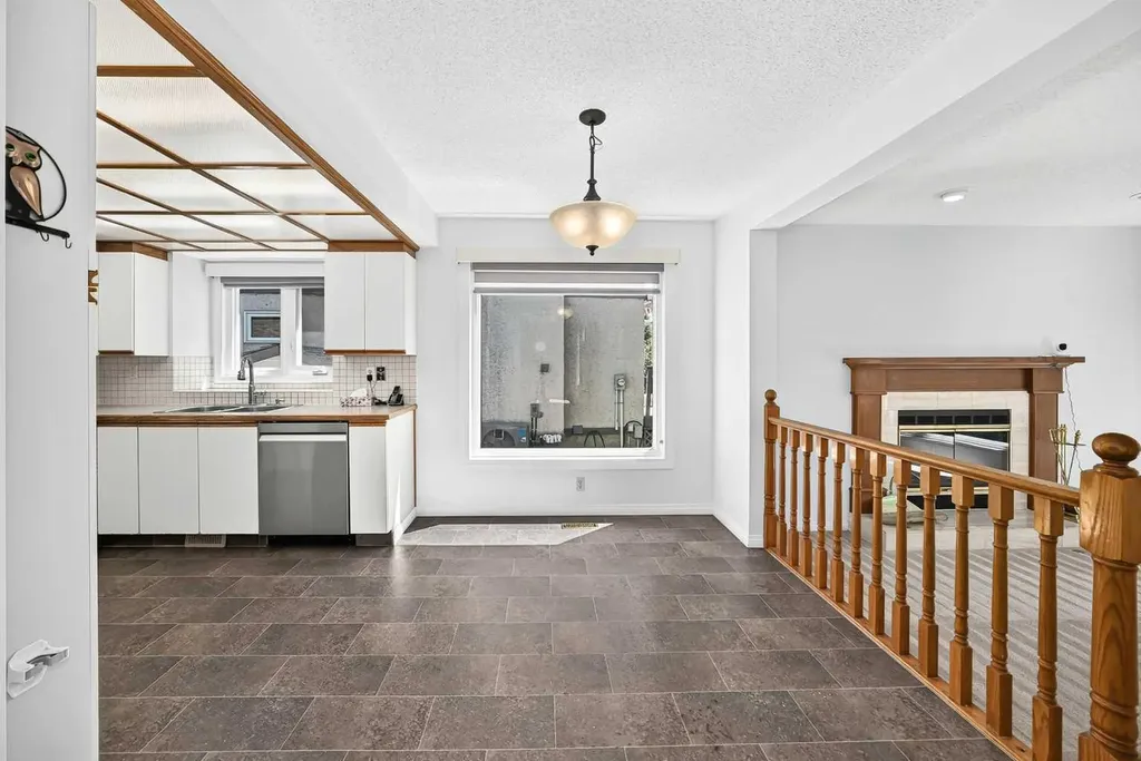 416 Hawkhill Place NW Calgary AB T3G 3H8