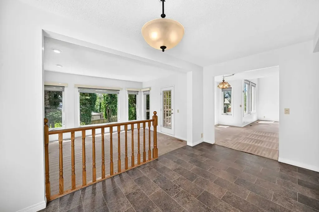 416 Hawkhill Place NW Calgary AB T3G 3H8