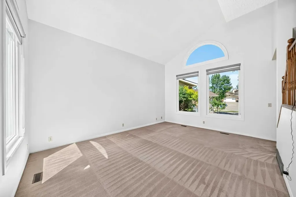416 Hawkhill Place NW Calgary AB T3G 3H8