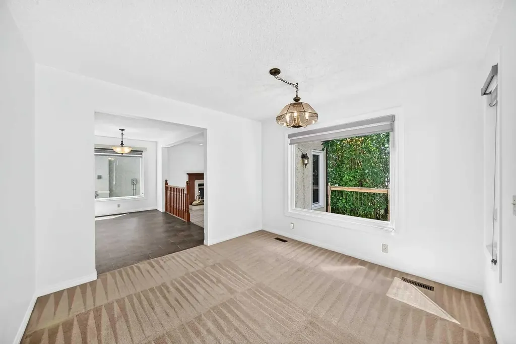 416 Hawkhill Place NW Calgary AB T3G 3H8