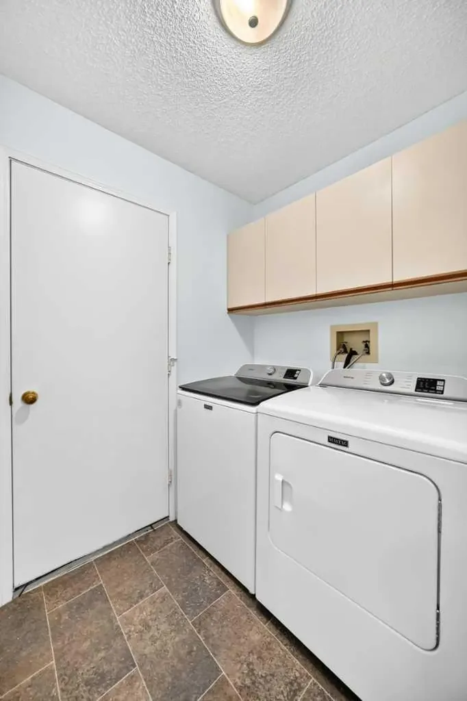 416 Hawkhill Place NW Calgary AB T3G 3H8