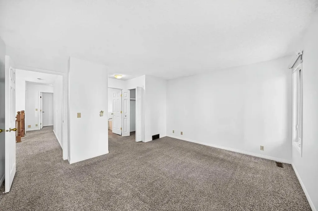 416 Hawkhill Place NW Calgary AB T3G 3H8