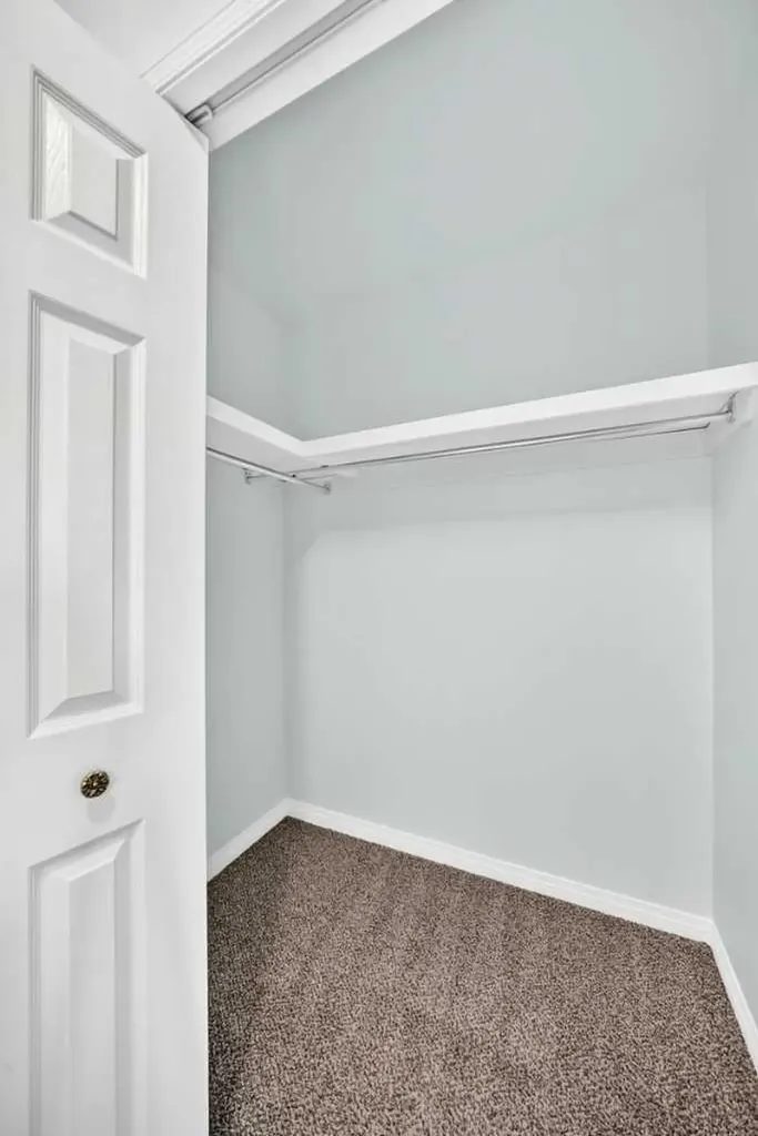 416 Hawkhill Place NW Calgary AB T3G 3H8