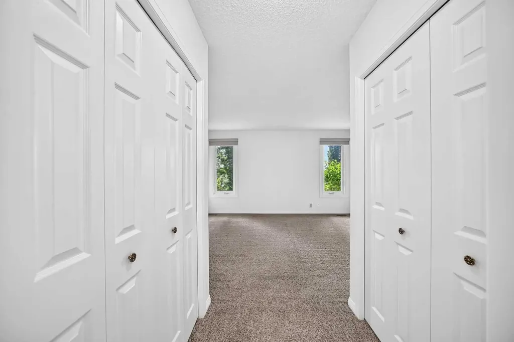416 Hawkhill Place NW Calgary AB T3G 3H8