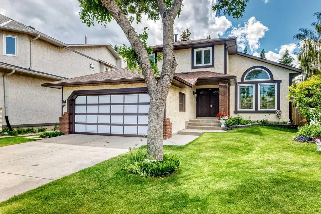 416 Hawkhill Place NW Calgary AB T3G 3H8