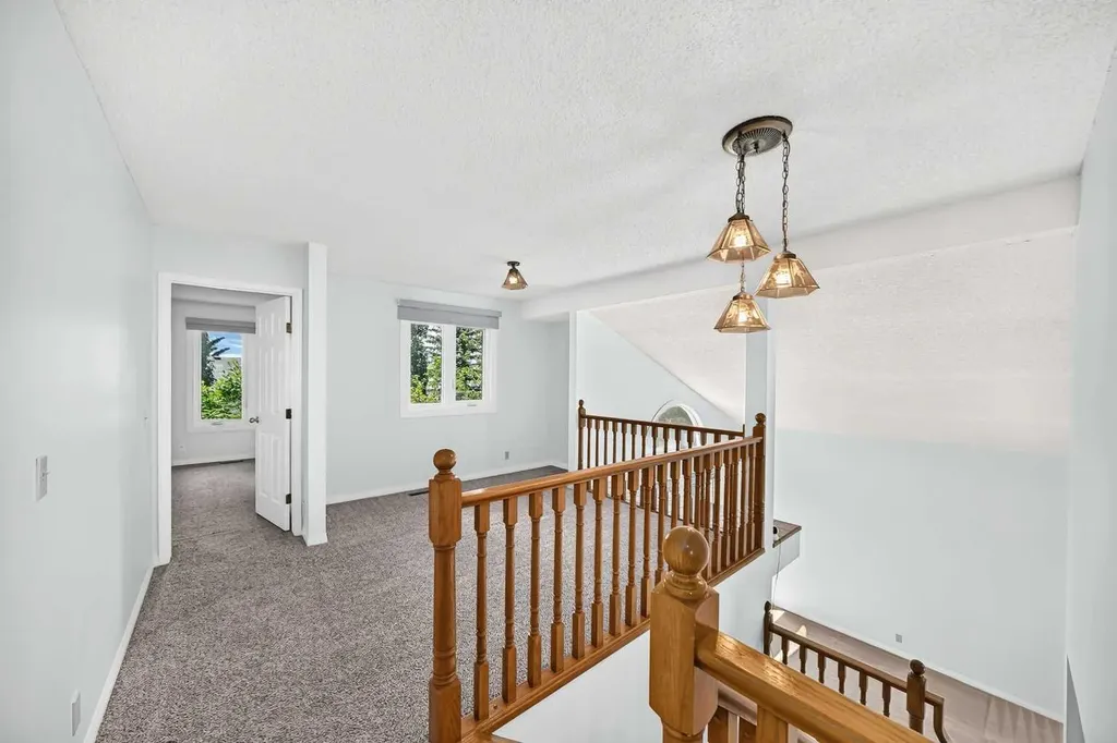 416 Hawkhill Place NW Calgary AB T3G 3H8