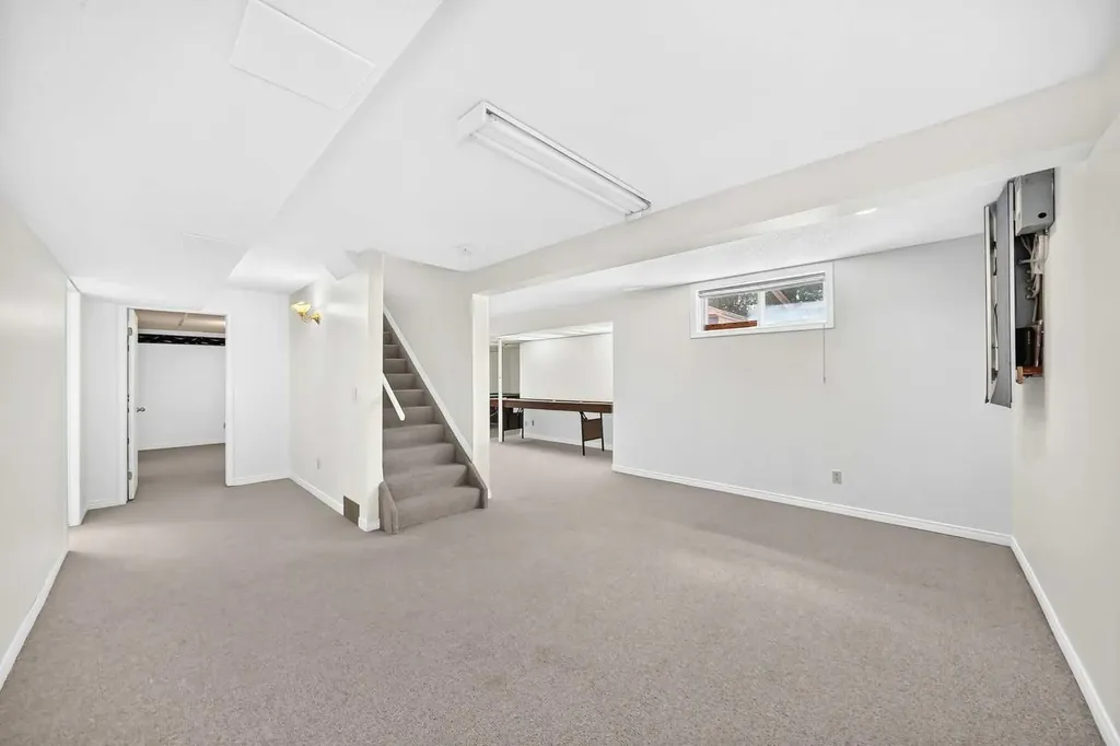 416 Hawkhill Place NW Calgary AB T3G 3H8