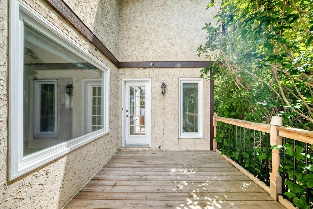 416 Hawkhill Place NW Calgary AB T3G 3H8