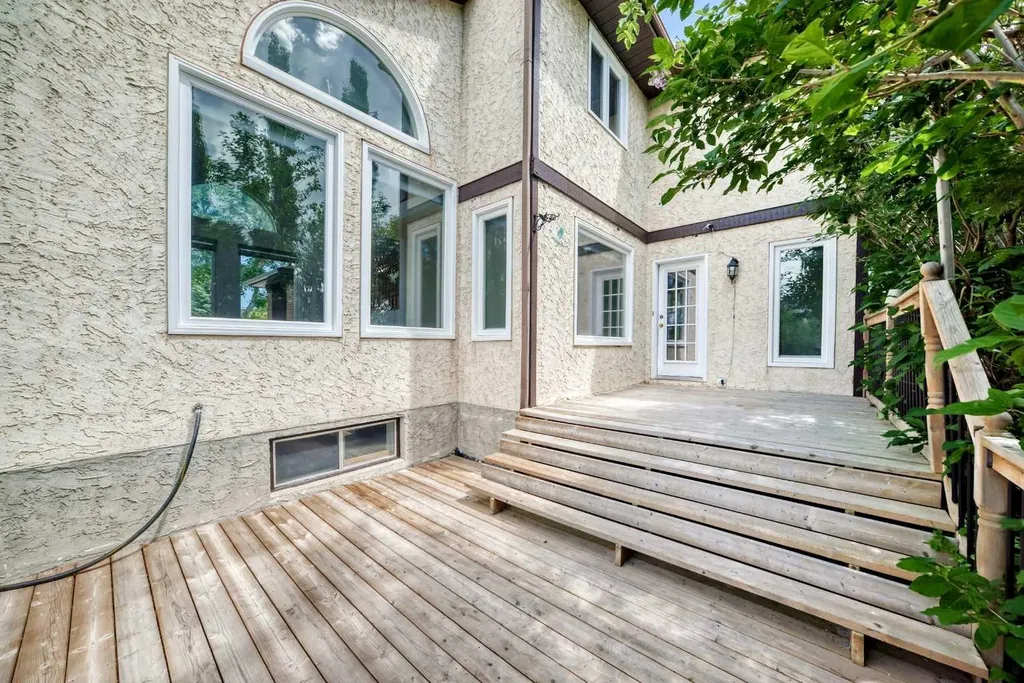 416 Hawkhill Place NW Calgary AB T3G 3H8