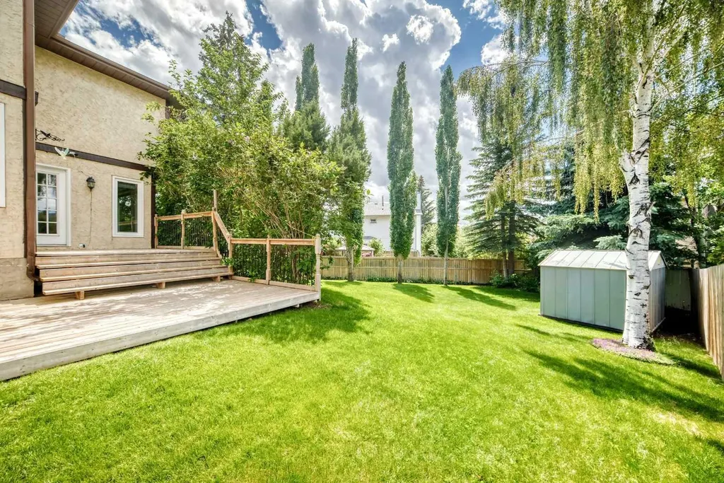 416 Hawkhill Place NW Calgary AB T3G 3H8
