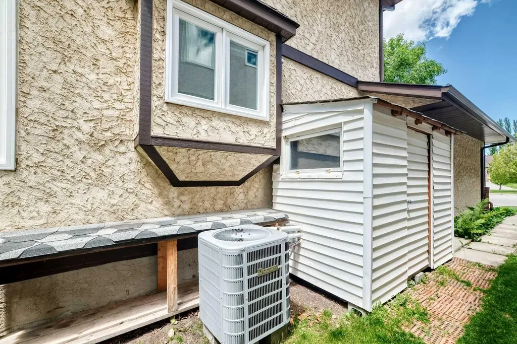416 Hawkhill Place NW Calgary AB T3G 3H8