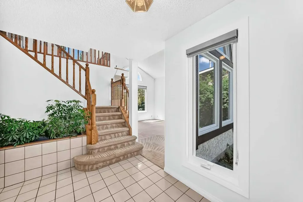 416 Hawkhill Place NW Calgary AB T3G 3H8