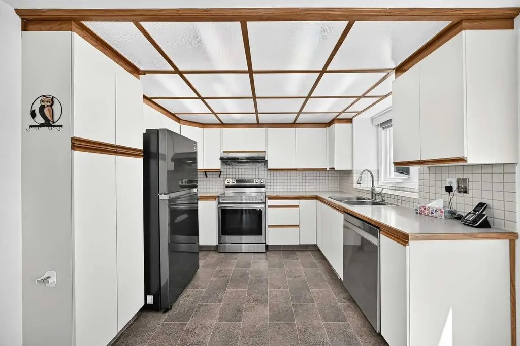 416 Hawkhill Place NW Calgary AB T3G 3H8