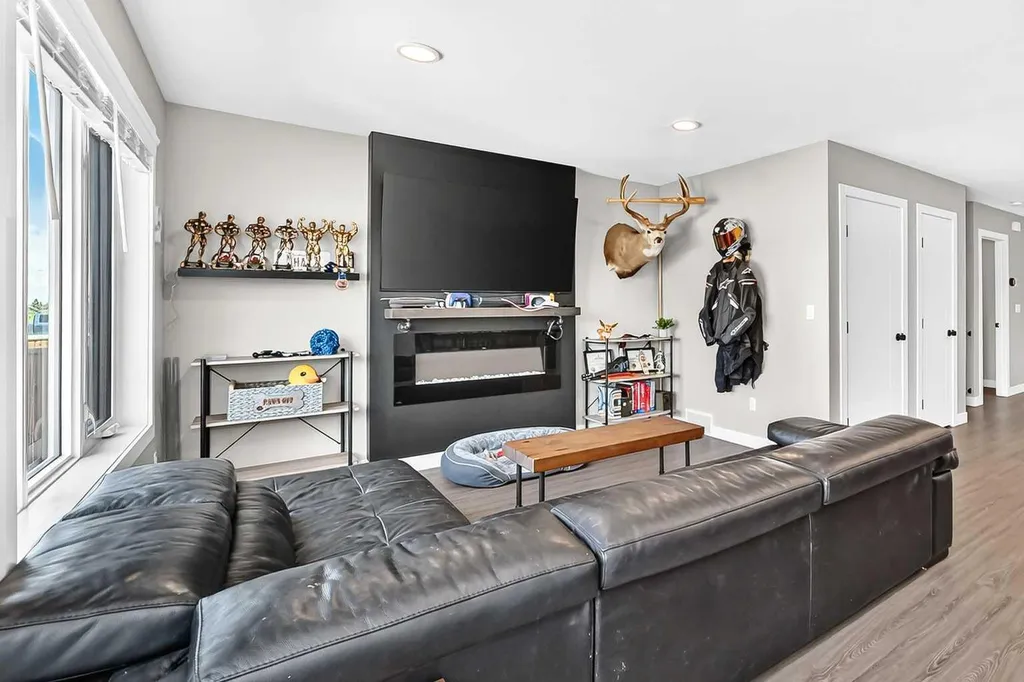30 Iron Gate Boulevard Sylvan Lake AB T4S 0T6