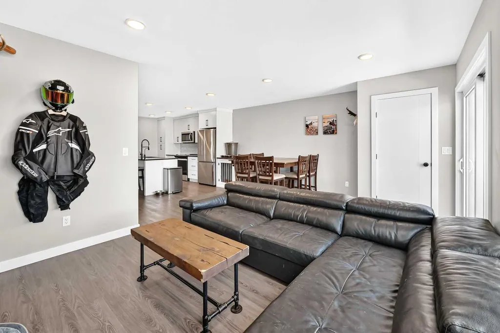 30 Iron Gate Boulevard Sylvan Lake AB T4S 0T6