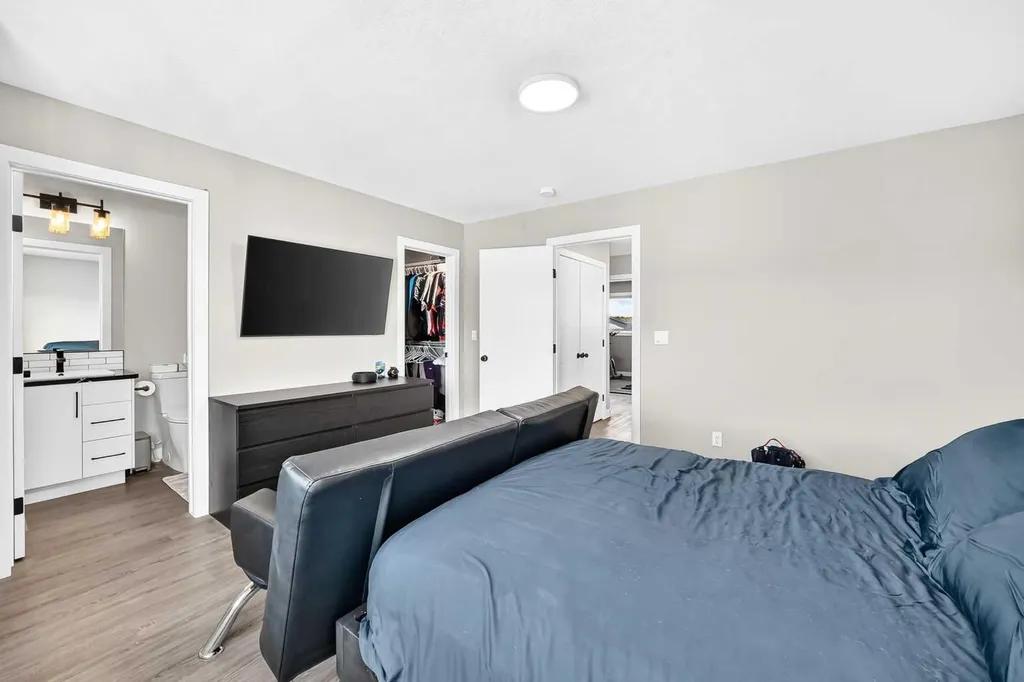 30 Iron Gate Boulevard Sylvan Lake AB T4S 0T6
