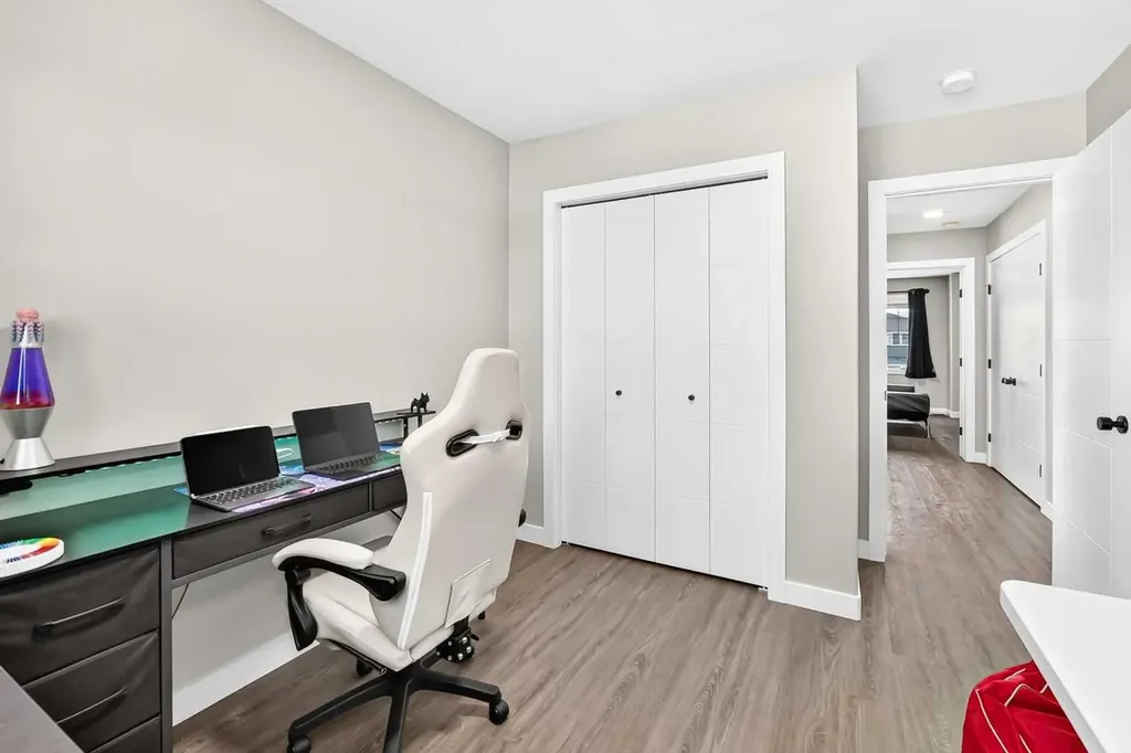 30 Iron Gate Boulevard Sylvan Lake AB T4S 0T6