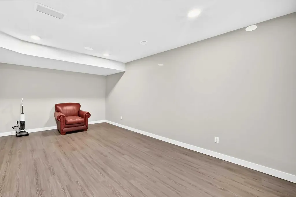 30 Iron Gate Boulevard Sylvan Lake AB T4S 0T6