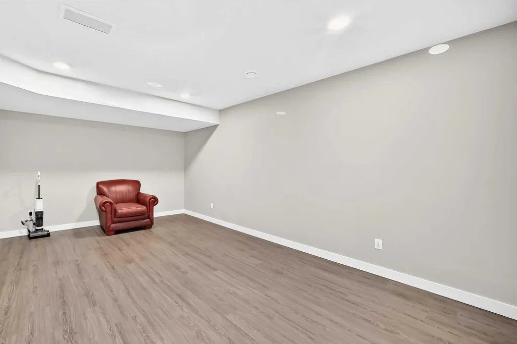 30 Iron Gate Boulevard Sylvan Lake AB T4S 0T6