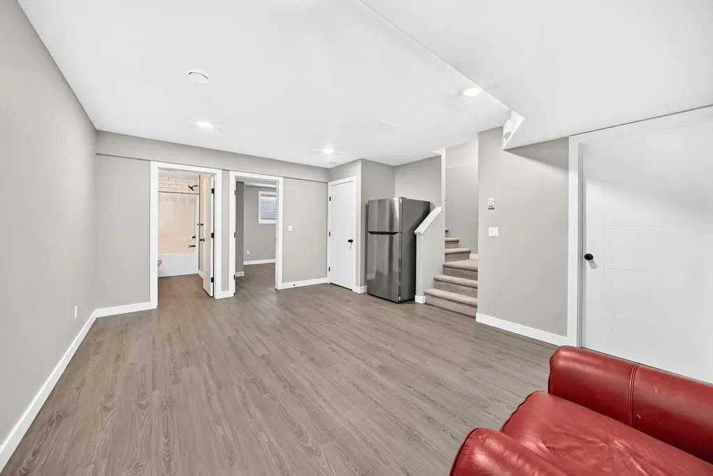 30 Iron Gate Boulevard Sylvan Lake AB T4S 0T6