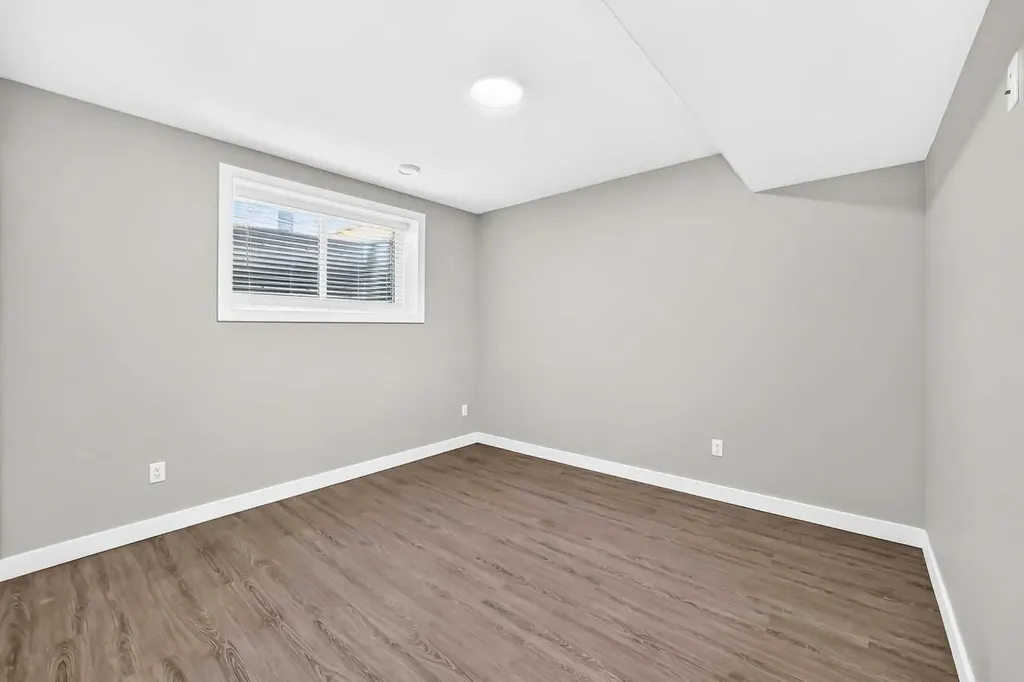 30 Iron Gate Boulevard Sylvan Lake AB T4S 0T6