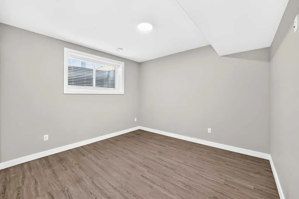 30 Iron Gate Boulevard Sylvan Lake AB T4S 0T6