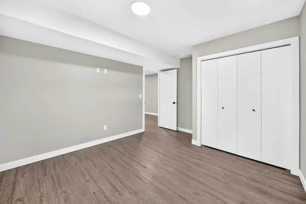 30 Iron Gate Boulevard Sylvan Lake AB T4S 0T6