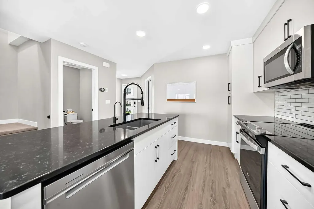 30 Iron Gate Boulevard Sylvan Lake AB T4S 0T6
