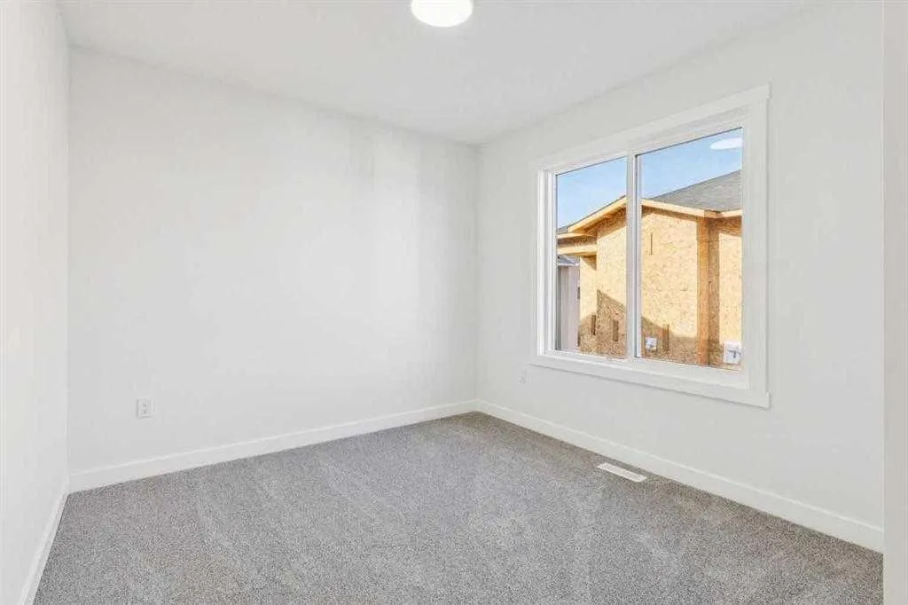 95 Saddlecrest Circle Calgary AB T3J 0Z2