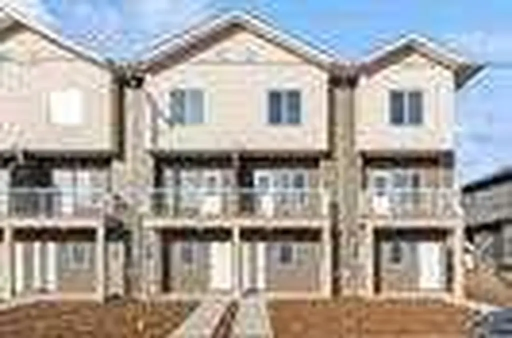 95 Saddlecrest Circle Calgary AB T3J 0Z2