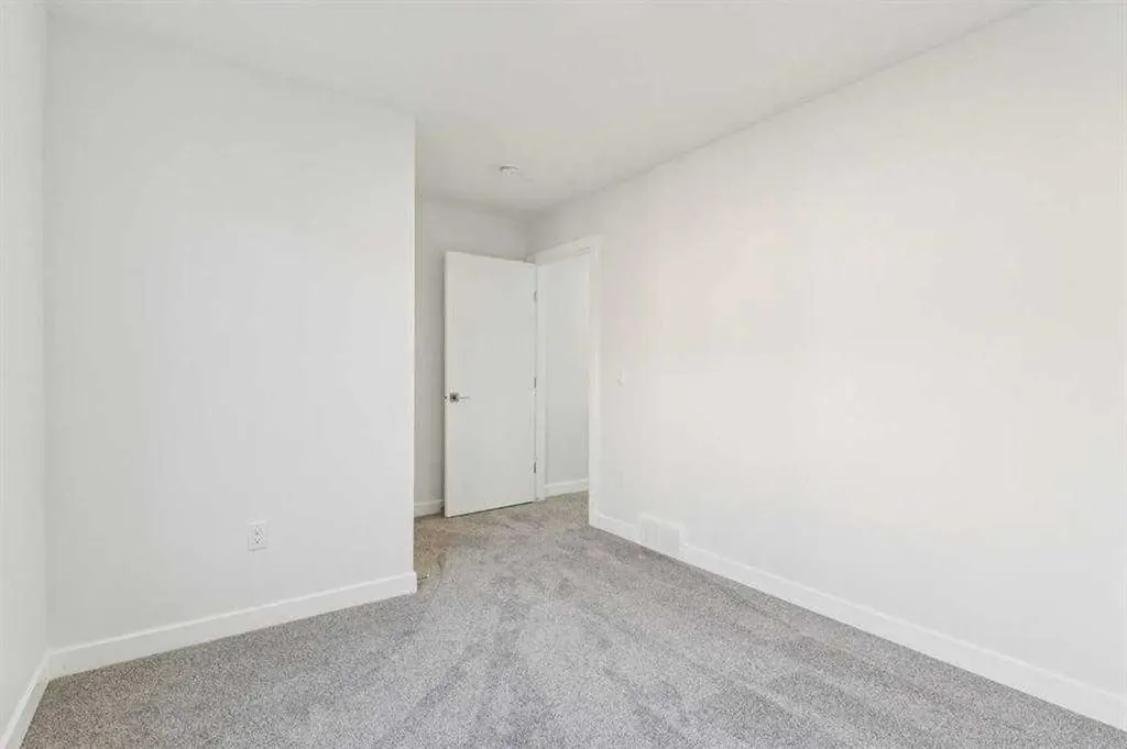 95 Saddlecrest Circle Calgary AB T3J 0Z2
