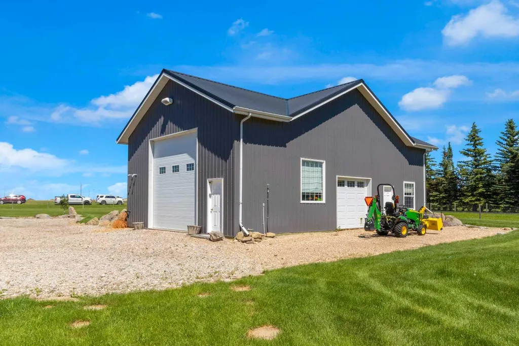 27 Stewart Road SE Airdrie AB T4A 3H8