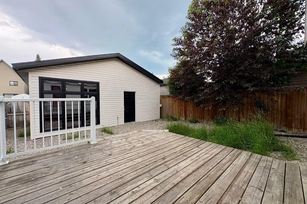 21 Walden Square SE Calgary AB T2X 0M9