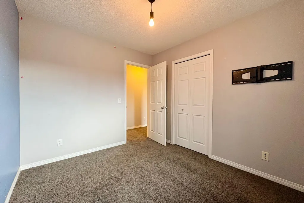 21 Walden Square SE Calgary AB T2X 0M9