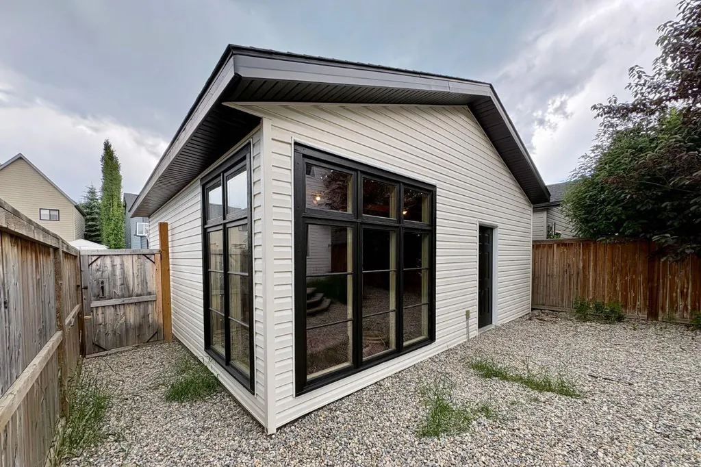 21 Walden Square SE Calgary AB T2X 0M9