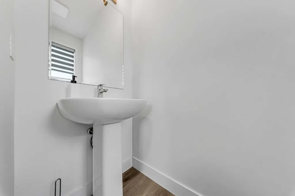 242 Carrington Gate NW Calgary AB T3P 1E1