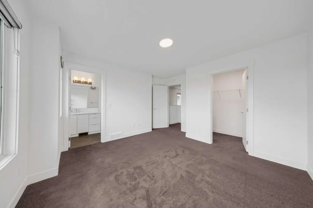 242 Carrington Gate NW Calgary AB T3P 1E1