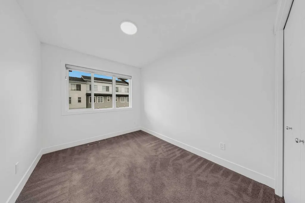 242 Carrington Gate NW Calgary AB T3P 1E1