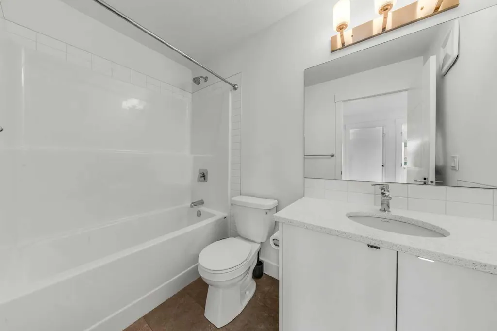 242 Carrington Gate NW Calgary AB T3P 1E1