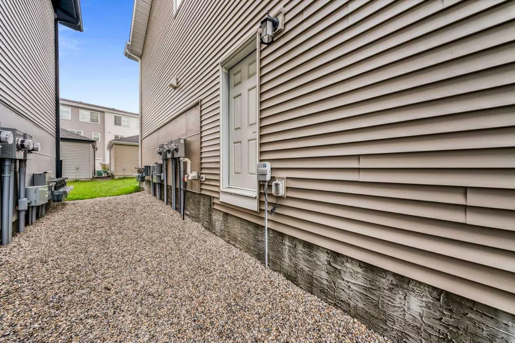 242 Carrington Gate NW Calgary AB T3P 1E1