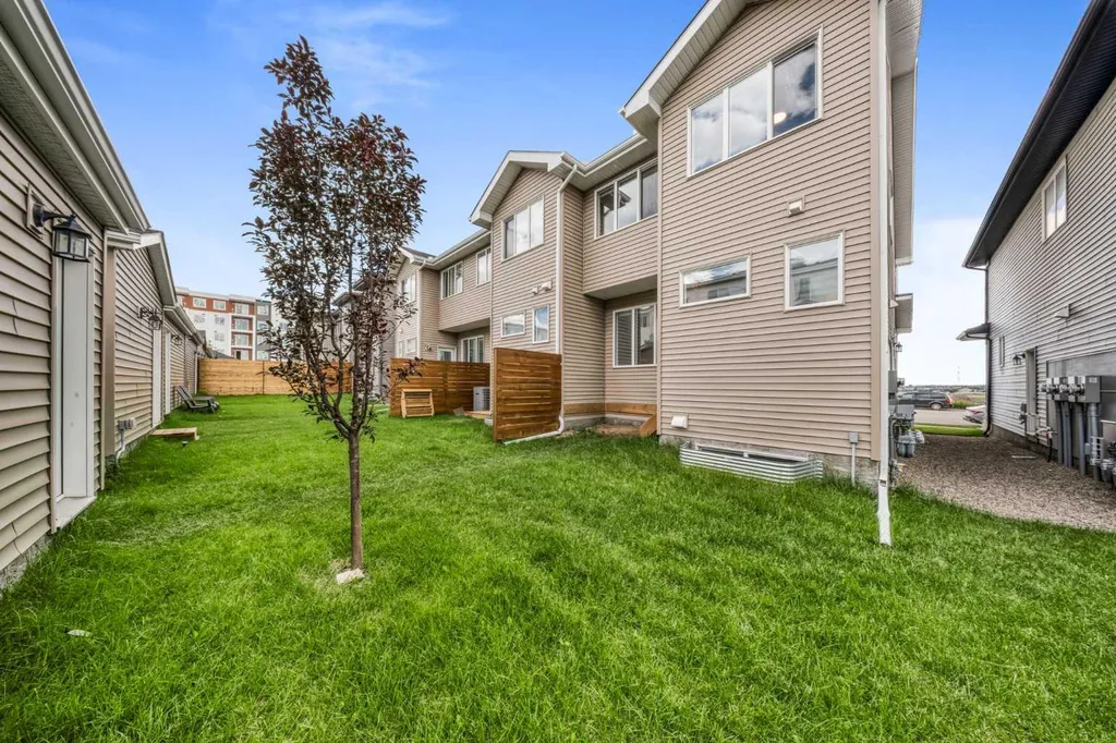 242 Carrington Gate NW Calgary AB T3P 1E1