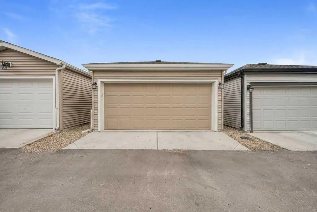 242 Carrington Gate NW Calgary AB T3P 1E1