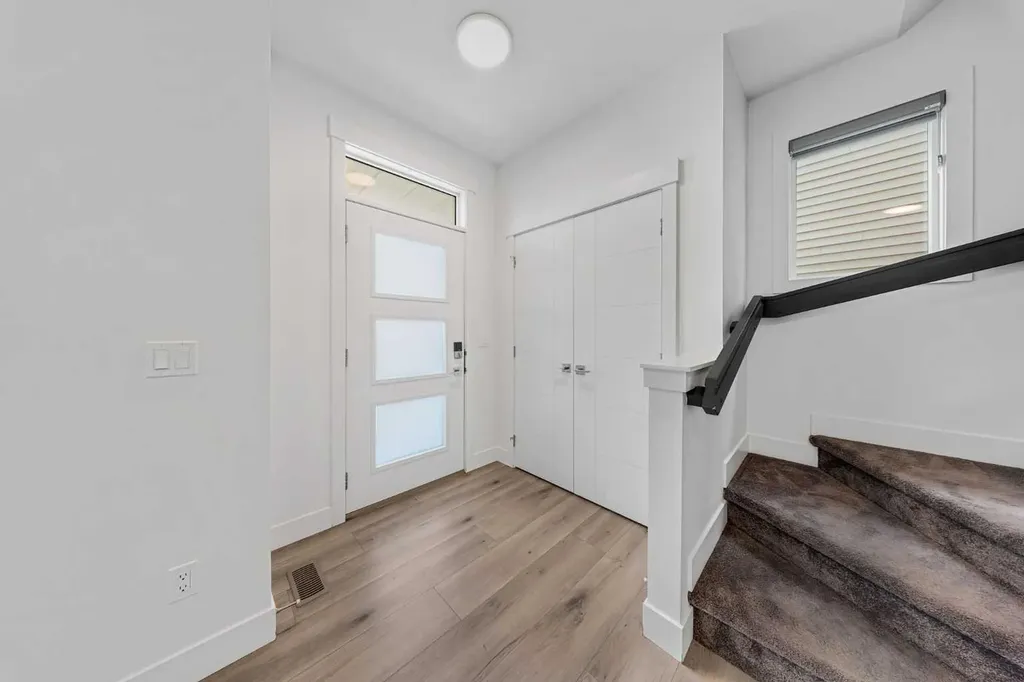 242 Carrington Gate NW Calgary AB T3P 1E1