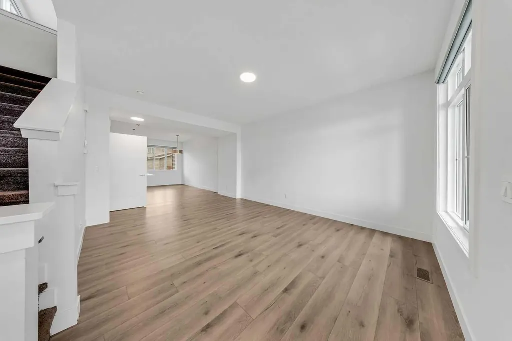 242 Carrington Gate NW Calgary AB T3P 1E1