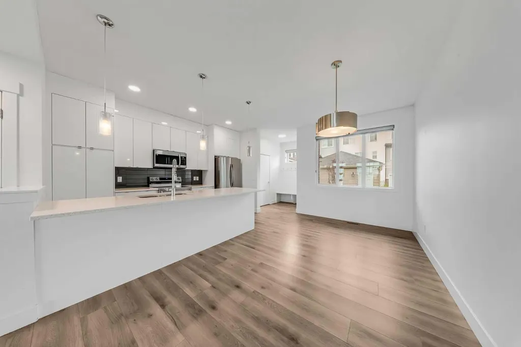242 Carrington Gate NW Calgary AB T3P 1E1