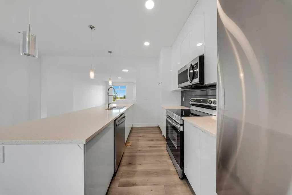 242 Carrington Gate NW Calgary AB T3P 1E1