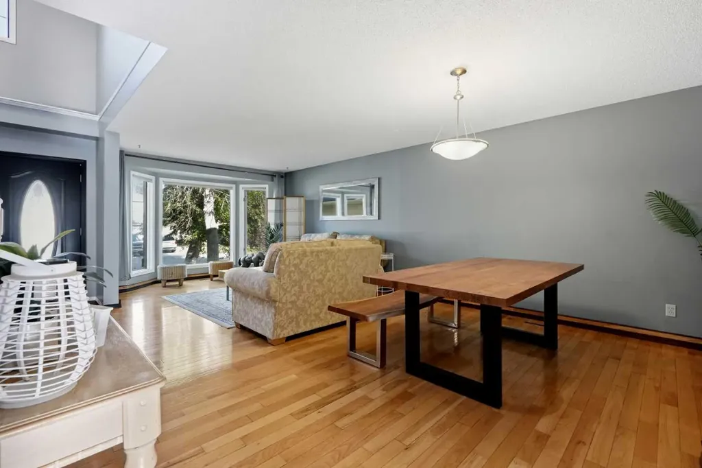 175 Shannon Circle SW Calgary AB T2Y 2L1